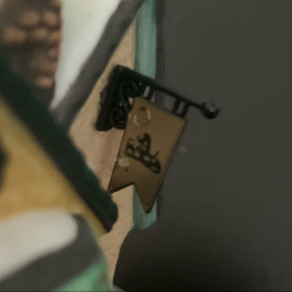 Department 56 Dickens Heritage The Grapes Inn 1996 Collector’s Edition Ornament - Picture 8 of 16